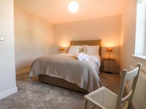 Een bed of bedden in een kamer bij 4 Llain yr Eglwys