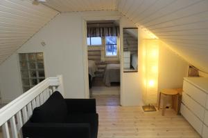 Posezení v ubytování Pyhäkirnu Cottage
