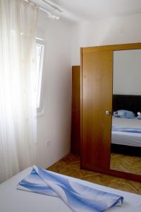Postel nebo postele na pokoji v ubytování Apartments Tomisa