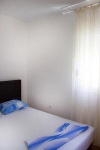 Postel nebo postele na pokoji v ubytování Apartments Tomisa
