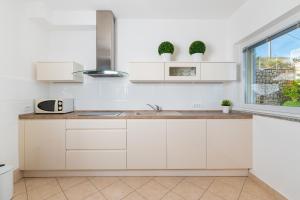 Kuchyňa alebo kuchynka v ubytovaní Apartment Paradiso - Ravni
