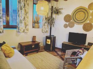 A television and/or entertainment centre at El Aserradero