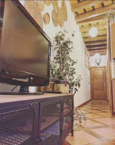A television and/or entertainment centre at El Aserradero