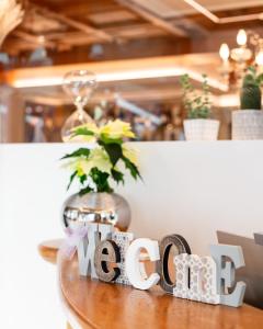 a wooden table with a sign that says yes at Hotel Pareda in Canazei