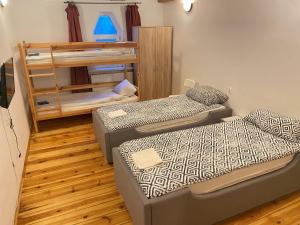 Posteľ alebo postele v izbe v ubytovaní Hostel Białystok Centrum
