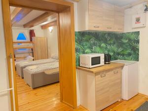 Kuchyň nebo kuchyňský kout v ubytování Hostel Białystok Centrum
