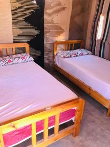 Кровать или кровати в номере Magic land taba camp