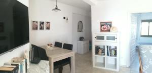a living room with a desk and a tv at Rosa Nautica 301 in La Herradura