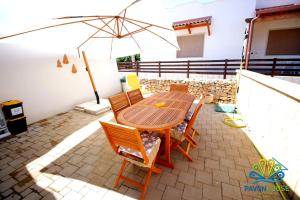 A balcony or terrace at Pavon House Blue - Villetta nuova costruzione 80 mt dal mare, 3 km da spiagge Torre San Giovanni