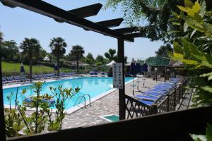 a view of the pool at the resort at Tobacco Road camping Sirolo in Sirolo