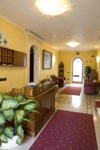 a lobby of a hospital with a waiting room at Hotel Cris in Mestre