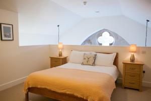 Ένα ή περισσότερα κρεβάτια σε δωμάτιο στο Old School Apartments Highland Club +94 φωτογραφίες