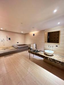 Her Home Spa Motel Douliu tesisinde bir banyo