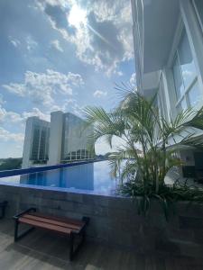 Πισίνα στο ή κοντά στο The yudhistira apartment +7 φωτογραφίες