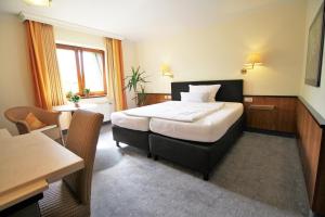 Кровать или кровати в номере Landhotel Am Rothenberg