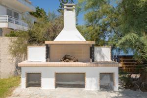Gallery image of Venetico Beachfront Apartments & Suites - Sea View Suite in Argasi