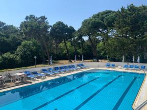 Bazén v ubytování G&D Hotel Deanna Pool&Brunch nebo v jeho okolí