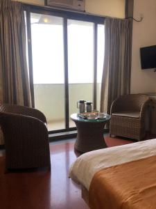 Postel nebo postele na pokoji v ubytování Sea Green Hotel