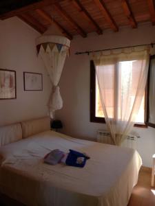 a bedroom with a bed and a window at Agriturismo Campolungo in Sant'Ermo