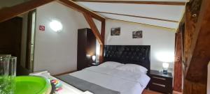 Postel nebo postele na pokoji v ubytování Casa Lucian ***