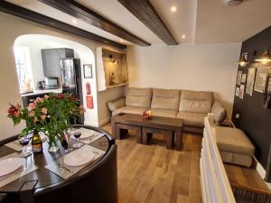 a living room with a couch and a table at Speedy's Cottage - Cyanacottages in Whitby