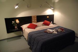 Llit o llits en una habitació de Hotel Orvieto