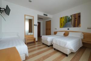Posteľ alebo postele v izbe v ubytovaní Hotel Portavaldera