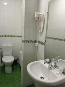 Koupelna v ubytování Prometey Hotel