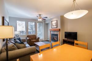 Istumisnurk majutusasutuses Beautiful Fraser Crossing Founders Pointe Condo with Upgraded Furnishings condo