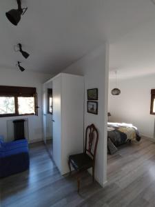 A bed or beds in a room at Puerta Laguna - Casa con parcela