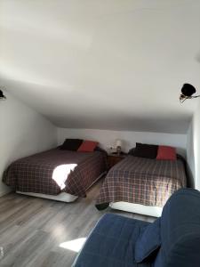 A bed or beds in a room at Puerta Laguna - Casa con parcela