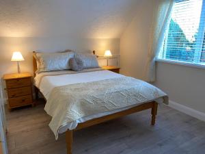 Un pat sau paturi într-o cameră la Mulberry House