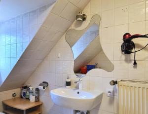a bathroom with a sink and a staircase at Apartment Bayreuth, Große Ferienwohnung im Haus mit Kunst, 3 Schlafzimmer, Küche, Parkplatz in Bayreuth +54 photos
