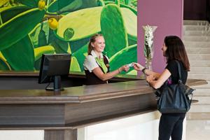 two women shaking hands at a cash register at Marylanza Suites & Spa in Playa de las Americas +36 photos