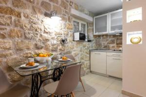 Kuchyň nebo kuchyňský kout v ubytování Sea La Vie Apartments