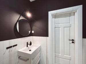 Kúpeľňa v ubytovaní Apartament Harmonia . Odpoczynek na Starówce