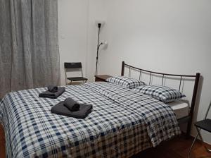 Кровать или кровати в номере Rooms in the apartment (Leontiou)