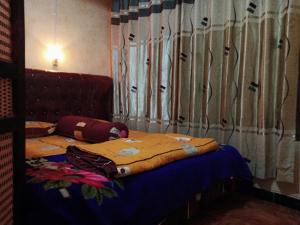 Tempat tidur dalam kamar di Full house Aqiela syariah