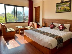 Postel nebo postele na pokoji v ubytování Sapa Garden Hotel