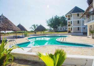 Piscina de la sau aproape de Watamu Adventist Beach Resort