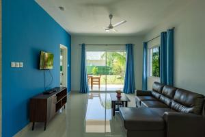 TV a/nebo společenská místnost v ubytování Blue Sky Self Catering