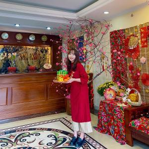 a woman holding a tray of food in a store at May Ho Hotel Sapa in Sa Pa