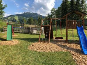 Herní místnost nebo prostor pro děti v ubytování Berghoteltirol
