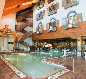 a large pool in the middle of a hotel lobby at Bavarian Inn Lodge in Frankenmuth