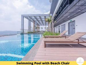 Πισίνα στο ή κοντά στο Revo Hotel & Suites Kuala Lumpur Bukit Jalil by The Cynefin