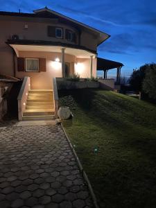 Budova, kde se vila nachází