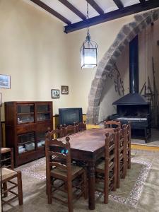 A seating area at Casa Rural Les Caixes
