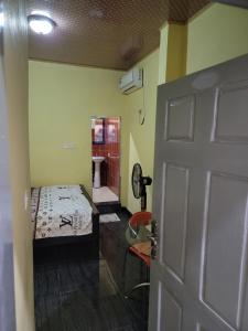 a room with a bedroom with a bed and a door at Jennabwa Lodge and Restaurant in Freetown