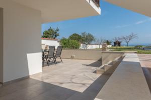 Balkón alebo terasa v ubytovaní Arelia Beachfront Sea View Apartment