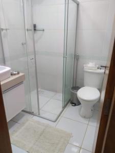 Ванная комната в Apto inteiro Seguro e Confortável com piscina
